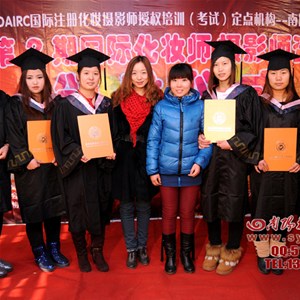 2012第二期國際化妝攝影師證書頒發儀式在我校隆重舉行